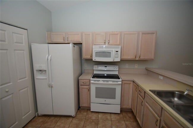 Photo - 37 Eton Ln