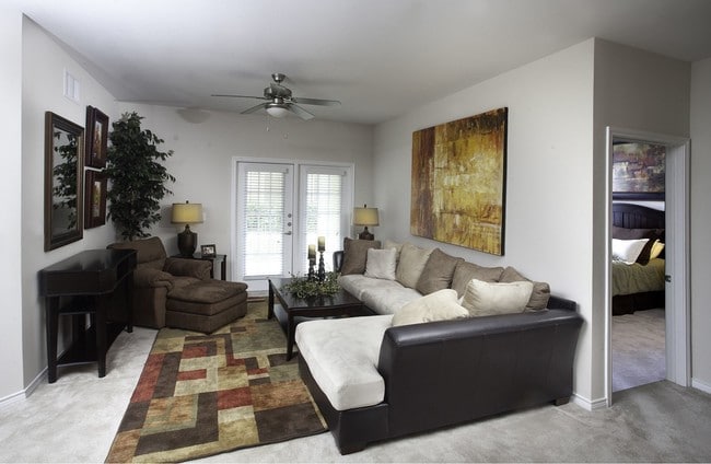 Building Photo - Chapel Creek