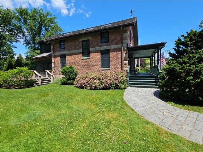 Photo - 209 Coggeshall Ave