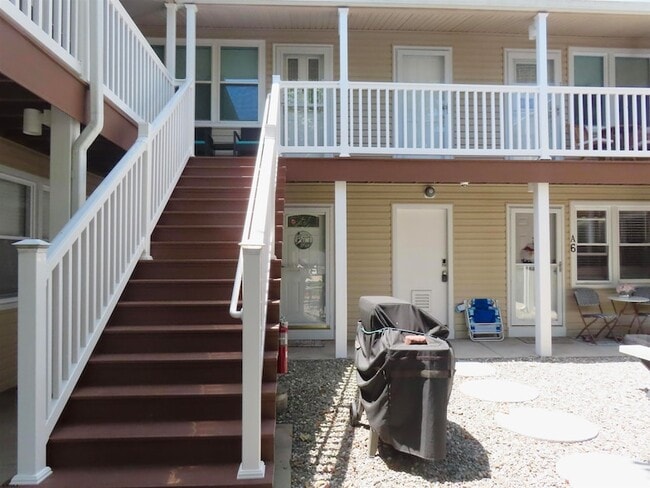 Photo - 6 N Newport Ave