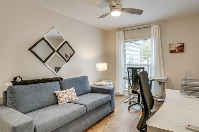 Building Photo - 2331 E Lupine Ave Unit SI ID1386083P