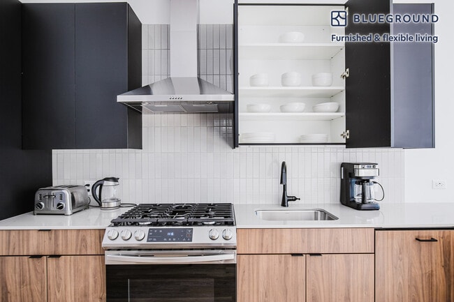 Photo - 535 N St Clair St Unit FL7-ID1150