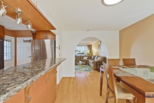 Photo - 3508 Givernaud Terrace