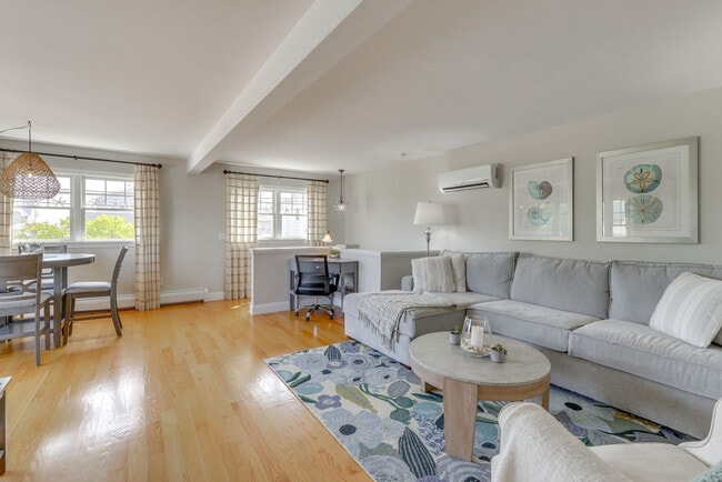 Photo - 47 Cosey Beach Ave Unit SI ID1626433P