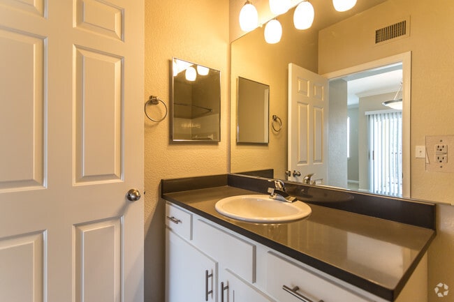 1BR, 1BA - Florence - Regatta