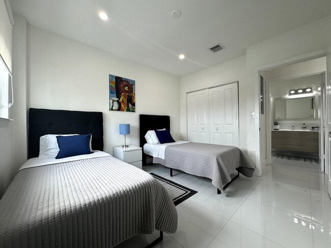 Photo - 2280 SW 32nd Ave Unit ID1056261P