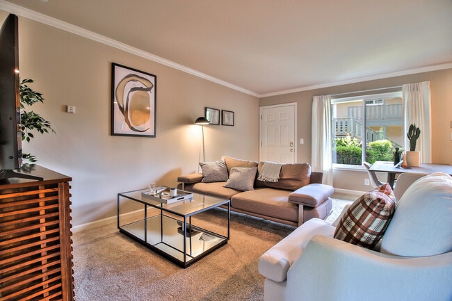 Living-2 - 30 Gladys Court