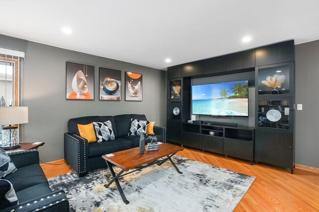 Building Photo - 255 Banbury Ave Unit ID1285054P