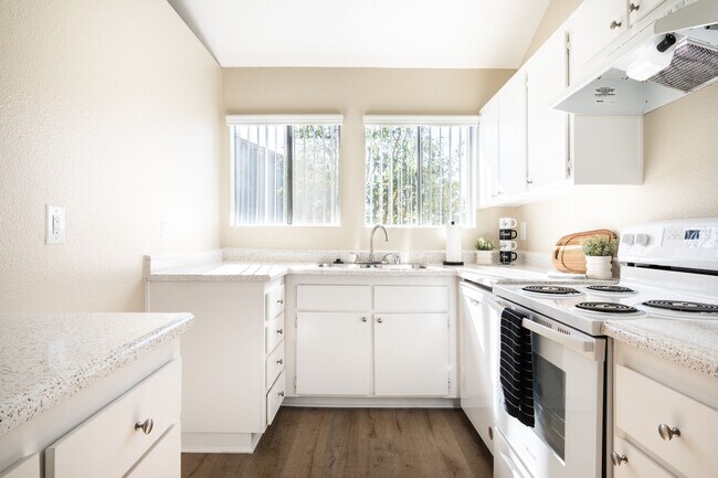 Photo - Emerald Ridge Apartments