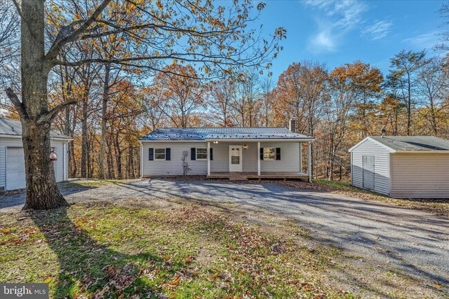 Photo - 438 Gloyd Ln