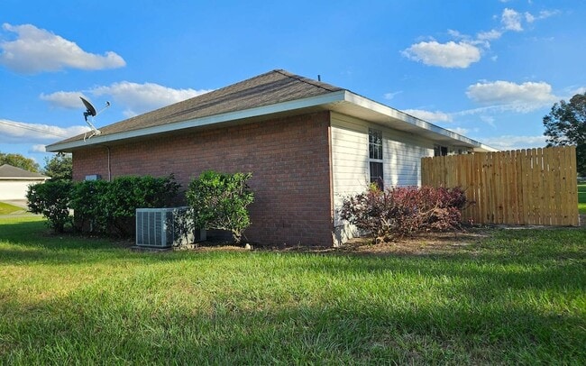 Photo - 122 SW Gerald Conner Dr