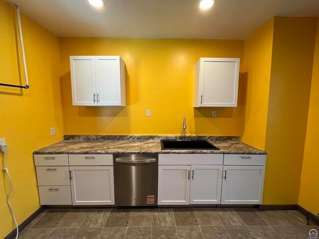 Photo - 401 Constitution St