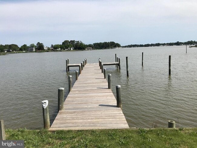 Building Photo - 660 Shore Dr