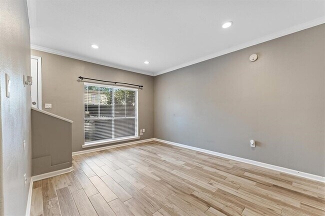 Photo - 811 Threadneedle St Unit 277
