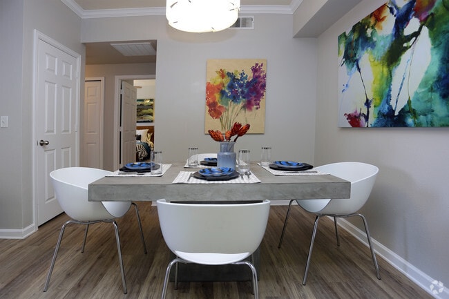 2BR, 1BA - 908 SF - Haven 124 at Eastlake Station