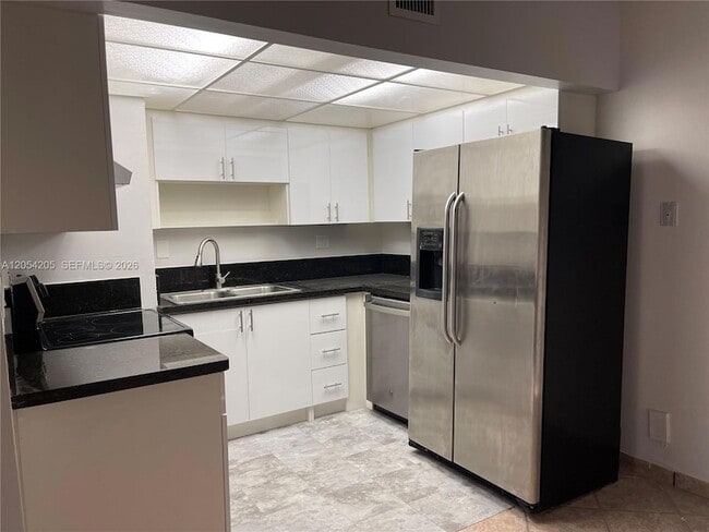 Building Photo - 6175 NW 57th St Unit 116