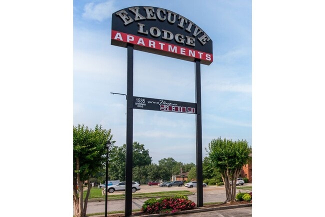 Photo - Executive Lodge