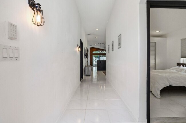 Photo - 5690 Green Island Dr