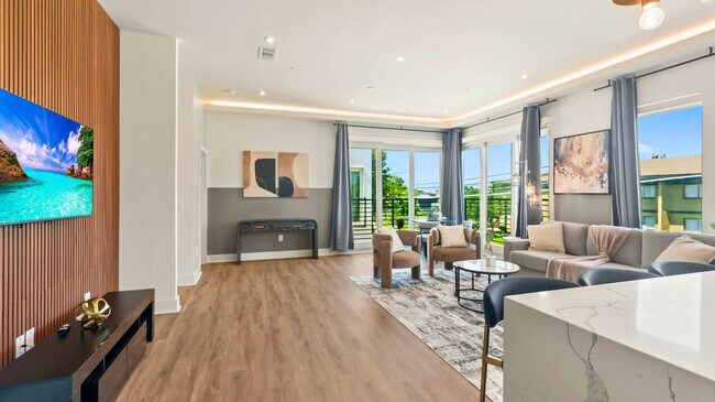 Photo - 1733 N Fitzhugh Ave Unit ID1226740P