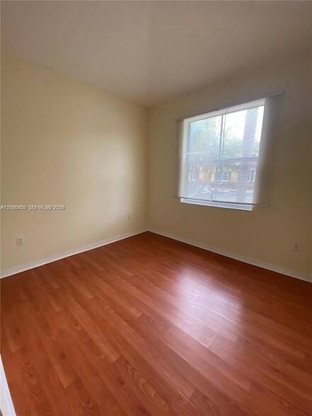 Photo - 959 NE 42nd Pl