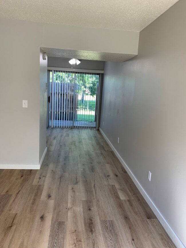 Dining room - Riverside Apartments and Townhomes