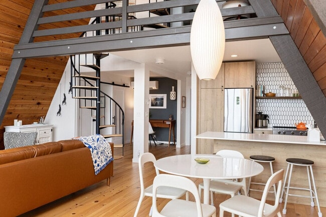 Photo - 3711 S Shorewood Ave Unit ID1035994P