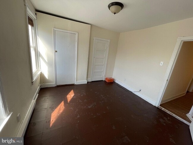 Photo - 735 W Russell St