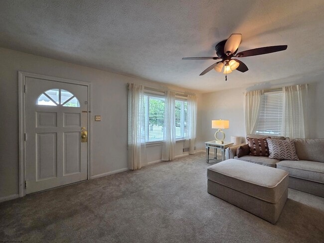 Photo - 836 Fairmont Rd