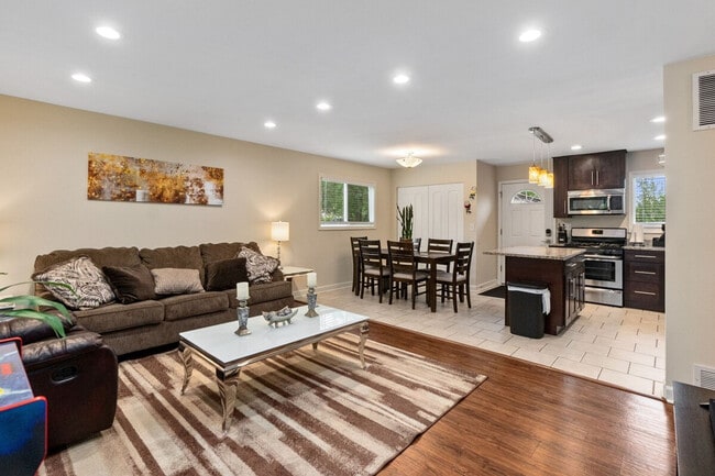 Photo - 121 King Ct Unit ID1285053P