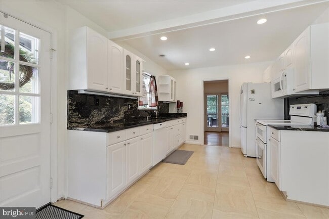 Photo - 1397 Canterbury Wy