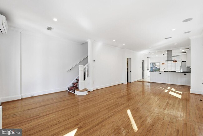 Photo - 5149 MacArthur Blvd NW