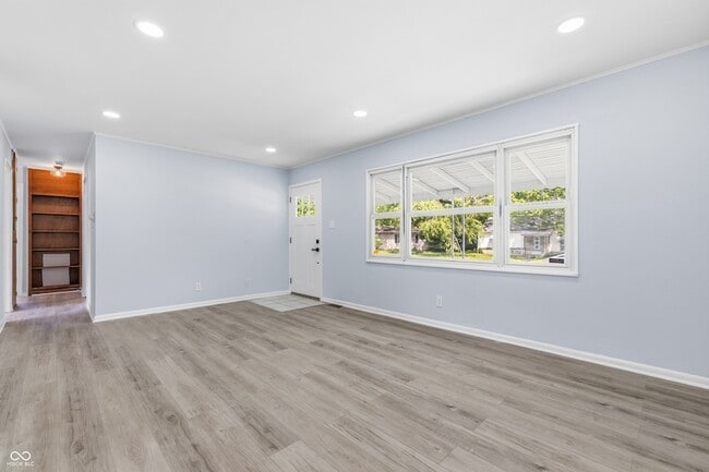 Photo - 1441 W Lynn Dr
