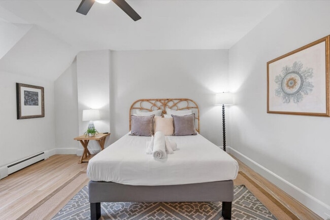 Photo - 242 Mccormick Pl Unit ID1056105P