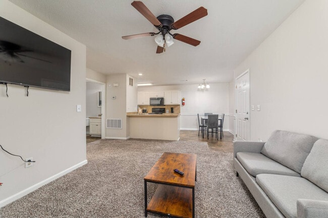 Building Photo - 224 N Oakley Dr Unit ID1328122P