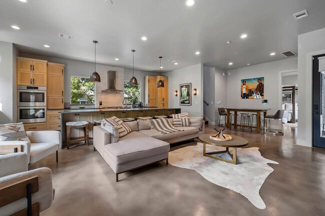 Photo - 2414a Kinney Rd Unit ID1262280P