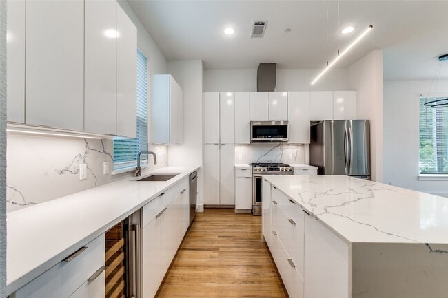 Photo - 1828 N Garrett Ave Unit 102