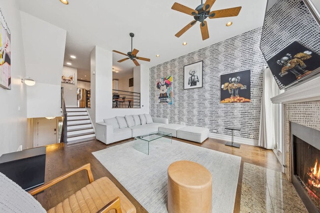 Photo - 657 N Carpenter St Unit ID1366495P