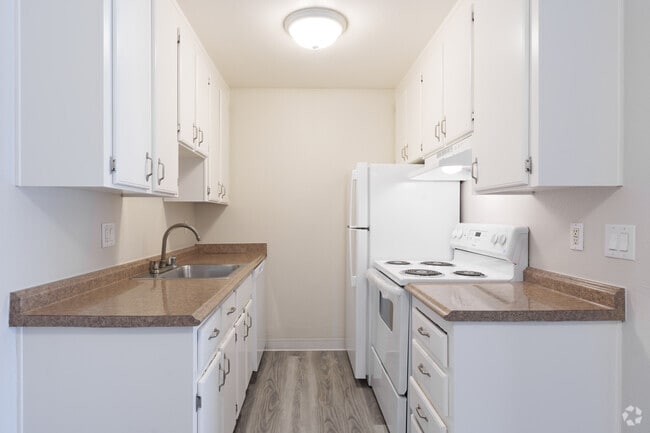 2BR, 1BA - 749SF - Shorewell - Kitchen - Bridge Bay Apartments