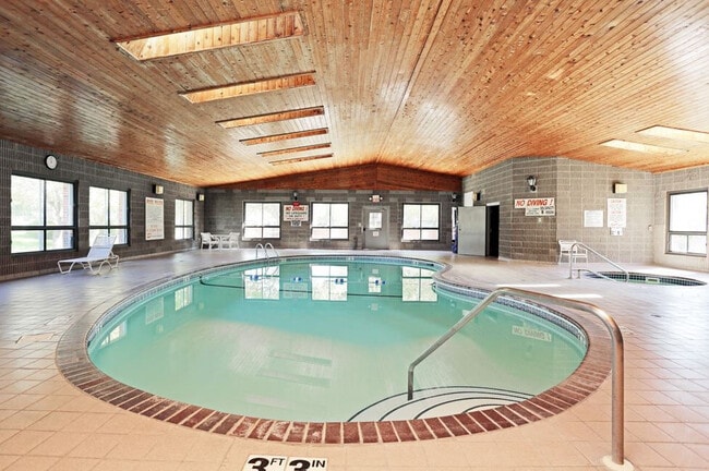 Photo - Colonial Heights