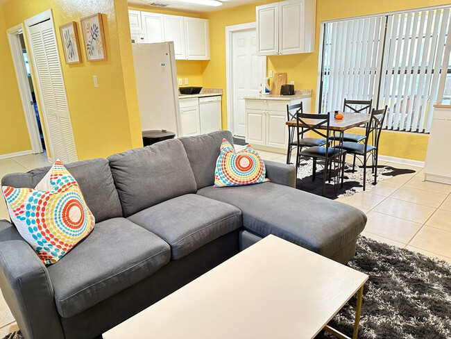 Building Photo - 737 SE 4th Ave Unit ID1359109P