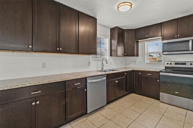 Photo - 317 E B St