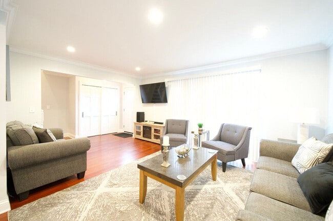 Building Photo - 916-920-920 Dean St Unit ID1285029P