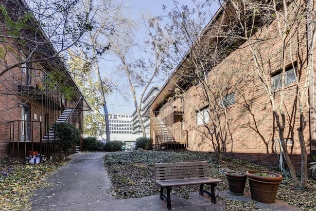 Building Photo - 20 26th St NW Unit B3