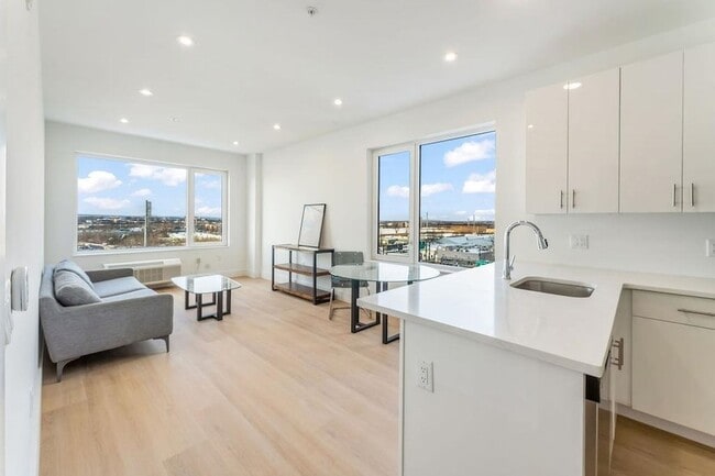 Building Photo - 3309 Liberty Ave Unit 401