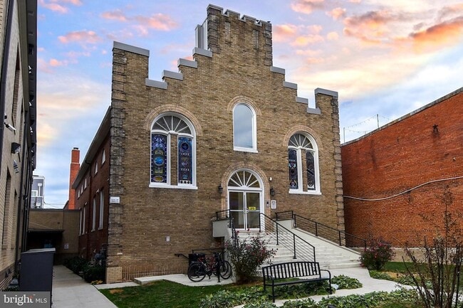 Building Photo - 625 Park Rd NW Unit 8