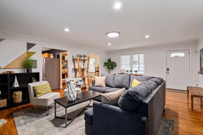 Building Photo - 306 Jason Ct Unit ID1234831P