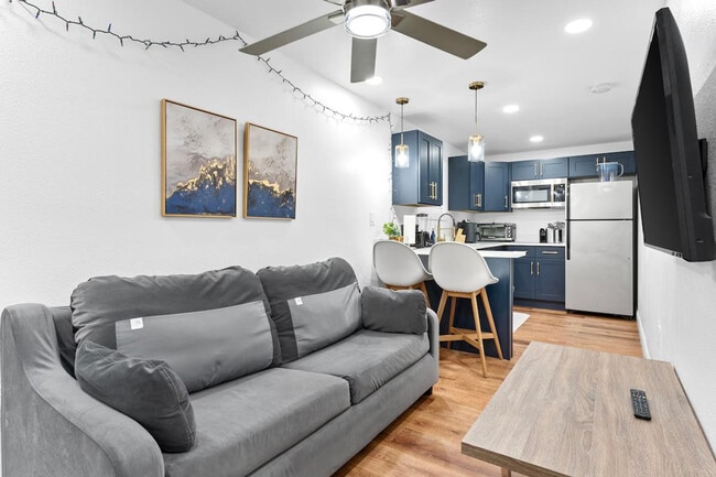 Building Photo - 1015 E 25th Ave Unit ID1244307P