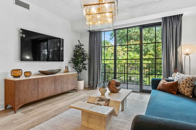 Photo - 346 Peters St SW Unit ID1296613P