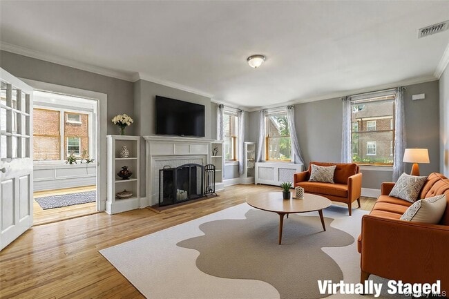 Photo - 315 Ellington Ave E