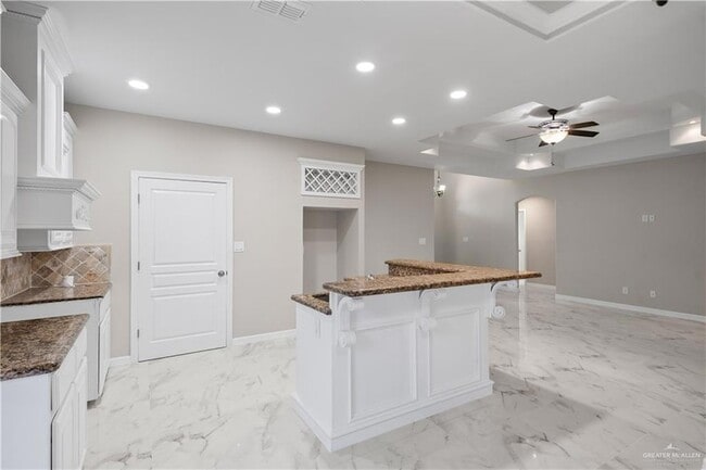 Photo - 4408 Xanthisma Ave W